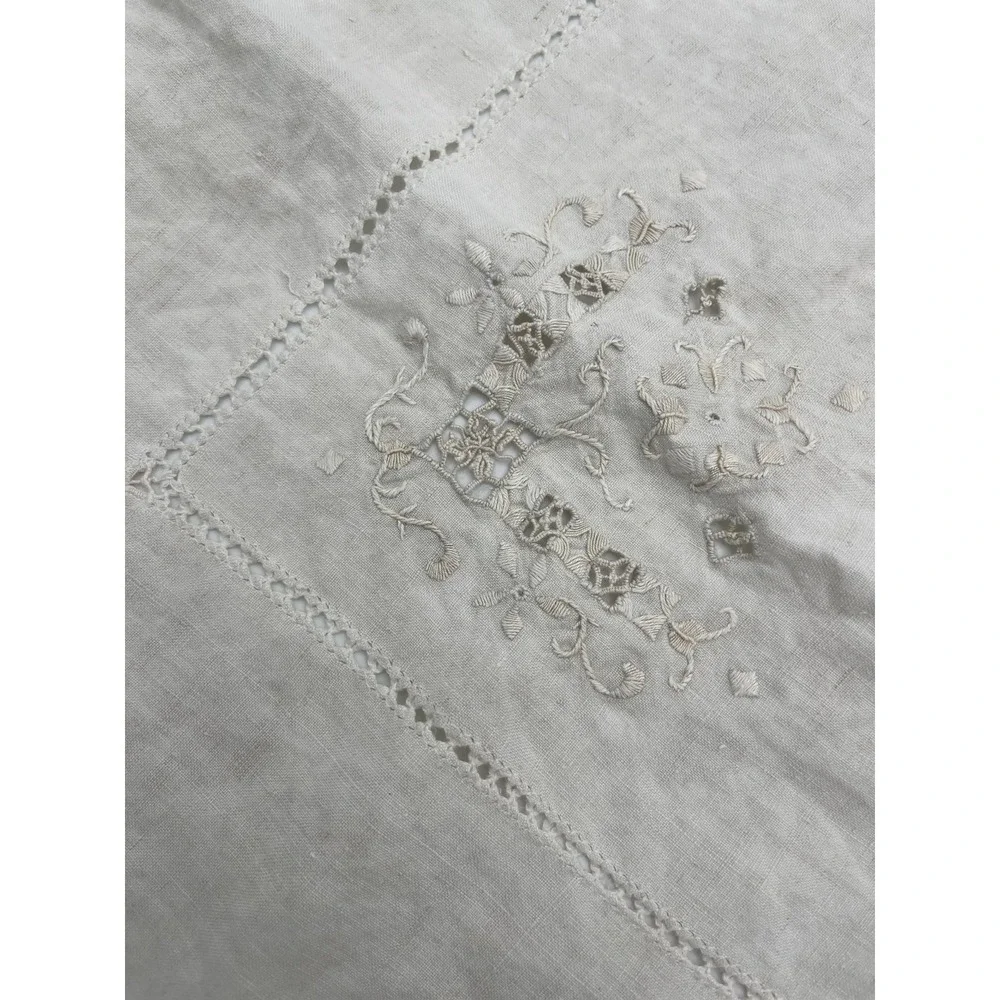 2‎ Table Sized Vintage Linens